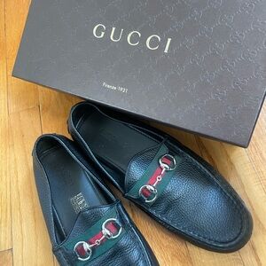 Gucci Black Leather Loafers with Red and Green Accents men’s